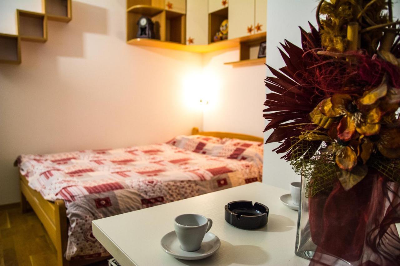 Rooms And Apartments S Beograd Ngoại thất bức ảnh